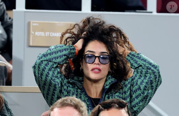 Sabrina Ouazani dans les tribunes des Internationaux de France de tennis de Roland Garros 2024 à Paris, France, le 1er juin 2024. © Jacovides-Moreau/Bestimage 