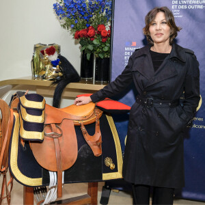 Invitée au Pavillon Dauphine, à Paris, l'actrice a posé aux côtés d'officiers et de militaires français, notamment le général Charles-Antoine Thomas, le 30 mai 2024.
Exclusif - Le général Charles-Antoine Thomas et Mathilde Seigner , nouvelle marraine de la garde Républicaine au Pavillon Dauphine, à Paris, France, le 30 mai 2024. © Olivier Borde/Bestimage