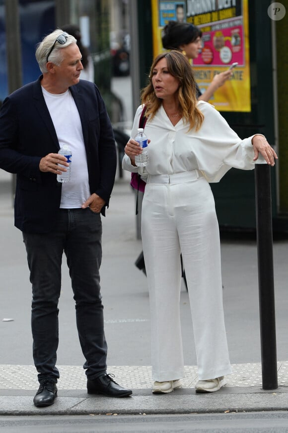 "J'ai vécu à peu près le même parcours personnel et équestre que le personnage joué par Mathilde" avait-elle confié à nos confrères d'Allociné.
Mathilde Seigner et son compagnon Mathieu Petit - Mariage de Claude Lelouch à la mairie du 18ème à Paris. Le 17 juin 2023