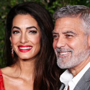 Une rencontre digne des plus grandes comédies romantiques à Hollywood !
Amal Alamuddin Clooney, George Clooney - Première du film "Ticket to Paradise" à Los Angeles, le 17 octobre 2022. 