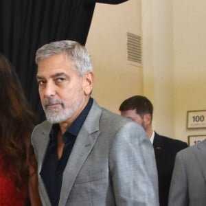 Amal Clooney et son mari George Clooney au photocall de la soirée "HISTORYTalks 2022: Your Place in History" dans le DAR Constitution Hall de la Maison Blanche à Washington DC, le 24 septembre 2022. 