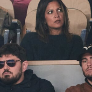 Un journaliste dont on ne connait pas le nom
Aurelie Casse et Laurent Romejko dans les tribunes des Internationaux de France de tennis de Roland Garros 2024 à Paris, France, le 1er juin 2024. © Jacovides-Moreau/Bestimage 