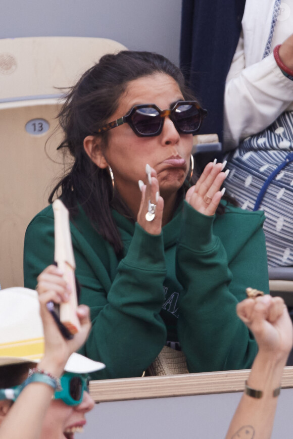 De la voir aussi contente.
Inès Reg (Inès Reghioua) dans les tribunes au même moment dans les tribunes des Internationaux de France de tennis de Roland Garros 2024 à Paris, France, le 3 juin 2024. © Jacovides-Moreau/Bestimage 