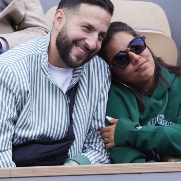 Inès Reg (Inès Reghioua) avec son meilleur ami Mickaël Montadir dans les tribunes au même moment dans les tribunes des Internationaux de France de tennis de Roland Garros 2024 à Paris, France, le 3 juin 2024. © Jacovides-Moreau/Bestimage  Celebs in the stands of the French Open tennis tournament at Roland Garros 2024 in Paris, France, on June 3, 2024. 