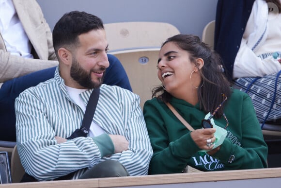 Car l'humoriste s'est faite discrète ces derniers temps.
Inès Reg (Inès Reghioua) avec son meilleur ami Mickaël Montadir dans les tribunes au même moment dans les tribunes des Internationaux de France de tennis de Roland Garros 2024 à Paris, France, le 3 juin 2024. © Jacovides-Moreau/Bestimage 