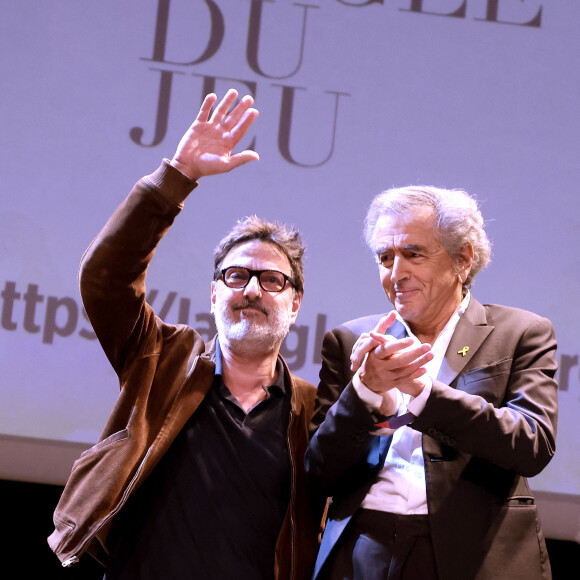 Bernard-Henri Lévy (BHL) et Yvan Attal - Soirée de mobilisation "L'Europe contre l'antisémitisme" au théâtre Antoine à Paris le 3 juin 2024. © Cédric Perrin/Bestimage
