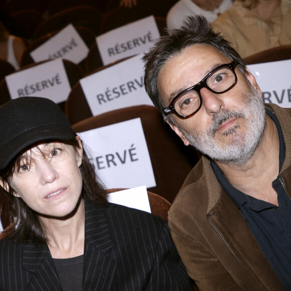Charlotte Gainsbourg et son compagnon Yvan Attal - Soirée de mobilisation "L'Europe contre l'antisémitisme" au théâtre Antoine à Paris le 3 juin 2024. © Cédric Perrin/Bestimage