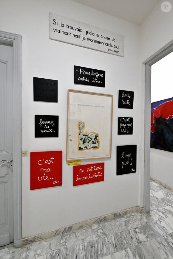 Illustration de l'exposition carte blanche à Ben "On est tous fous" au musée d'Art Naïf de Nice, le 13 mai 2023© Bruno Bebert / Bestimage