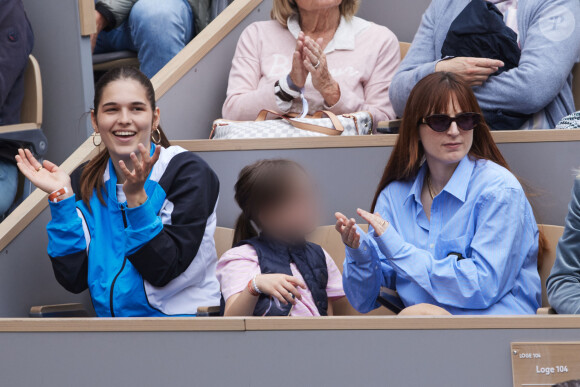 Alison Wheeler en couple avec Jérémie Elkaïm, son ex Valérie Donzelli présente au même moment dans les tribunes des Internationaux de France de tennis de Roland Garros 2024 à Paris, France, le 2 juin 2024. © Jacovides-Moreau/Bestimage 