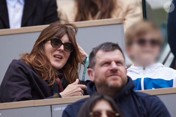 Alison Wheeler en couple avec Jérémie Elkaïm, son ex Valérie Donzelli présente au même moment dans les tribunes des Internationaux de France de tennis de Roland Garros 2024 à Paris, France, le 2 juin 2024. © Jacovides-Moreau/Bestimage 