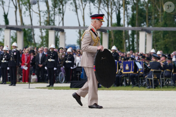 Le roi Charles III d'Angleterre, lors de la cérémonie franco-britannique au mémorial britannique de Ver-sur-mer, France, le 6 juin 2024, lors du 80ème anniversaire du débarquement. © Ludovic Marin/Pool/MirrorPix/Bestimage 