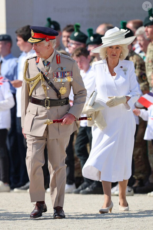 Le roi Charles III d'Angleterre et la reine consort d'Angleterre Camilla Parker Bowles - Commémorations du 80ème anniversaire du débarquement en Normandie lors de la Seconde Guerre Mondiale, au British Normandy Memorial. Le 6 juin 2024 © Chris Jackson / Pool MirrorPix / Bestimage 