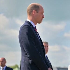 Le fils aîné du monarque britannique a d'ailleurs lui aussi prononcé un discours ce jour-là
Le prince William de Galles et le Premier ministre canadien Justin Trudeau - Cérémonie nationale canadienne sur la plage Juno Beach à Courseulles-sur-Mer pour les commémorations du 80ème anniversaire du débarquement en Normandie lors de la Seconde Guerre Mondiale. Le 6 juin 2024 © Lou Benoist / Pool MirrorPix / Bestimage 