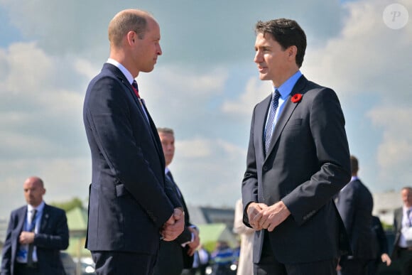 Le fils aîné du monarque britannique a d'ailleurs lui aussi prononcé un discours ce jour-là
Le prince William de Galles et le Premier ministre canadien Justin Trudeau - Cérémonie nationale canadienne sur la plage Juno Beach à Courseulles-sur-Mer pour les commémorations du 80ème anniversaire du débarquement en Normandie lors de la Seconde Guerre Mondiale. Le 6 juin 2024 © Lou Benoist / Pool MirrorPix / Bestimage 