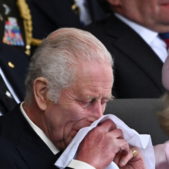 Le roi Charles III d'Angleterre et la reine consort Camilla Parker Bowles - La famille royale d'Angleterre lors des commémorations du 80ème anniversaire du débarquement (D-Day) à Portsmouth. Le 5 juin 2024 © Dylan Martinez / Pool / Bestimage