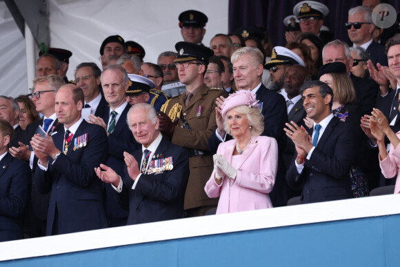 Le prince William de Galles, le roi Charles III d'Angleterre et la reine consort Camilla Parker Bowles, le Premier ministre britannique Rishi Sunak - La famille royale d'Angleterre lors des commémorations du 80ème anniversaire du débarquement (D-Day) à Portsmouth. Le 5 juin 2024 © Tim Merry / Mirrorpix / Bestimage