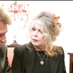 Brigitte Bardot et Johnny Hallyday au Noël des animaux SPA à Levallois-Perret en 2004