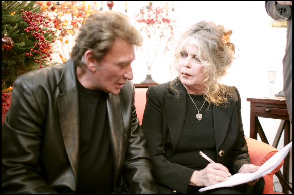 Brigitte Bardot et Johnny Hallyday au Noël des animaux SPA à Levallois-Perret en 2004