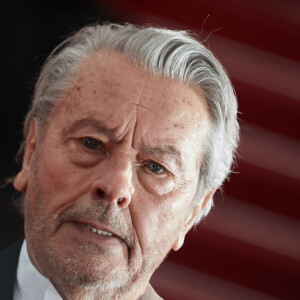 Alain Delon lors de première du film "Une Vie Cachée Life" lors du 72ème Festival International du Film de Cannes, France, le 19 mai 2019. 