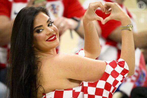 Ivana Knöll, la sulfureuse supportrice croate en tribune du match de football de demi-finale opposant l'Argentine à la Croatie lors de la coupe du Monde au stade Lusail à Doha au Qatar, le 13 décembre 2022. © Jean-Baptiste Autissier/Panoramic/Bestimage