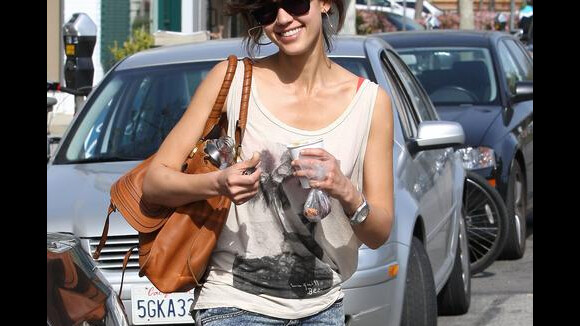 Jessica Alba : Elle délaisse sa fille le temps d'un après-midi... pour une virée shopping !