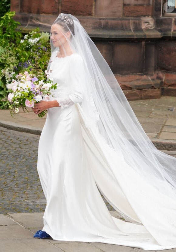 Olivia Henson arrive à la cathédrale de Chester pour son mariage avec Hugh Grosvenor, le duc de Westminster. Peter Byrne/PA Wire.