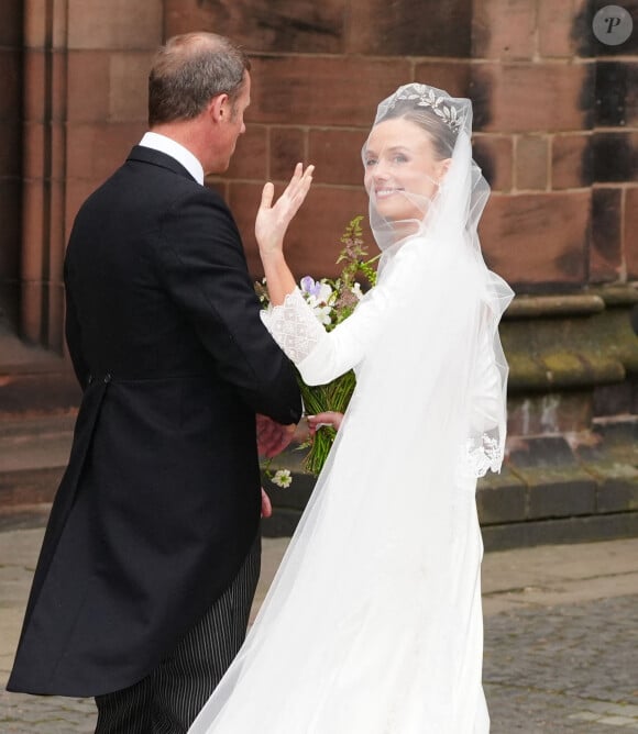 Olivia Henson arrive à la cathédrale de Chester pour son mariage avec Hugh Grosvenor, le duc de Westminster. Peter Byrne/PA Wire.