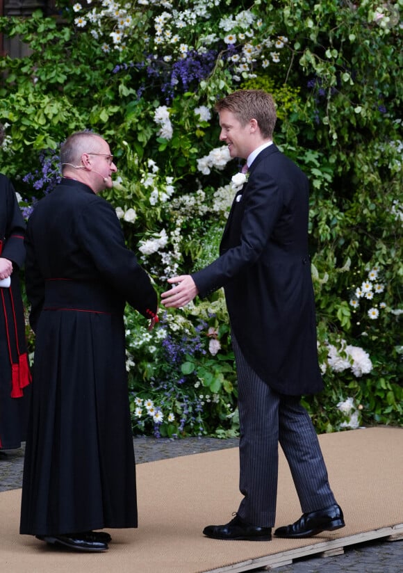 Hugh Grosvenor arrive à la cathédrale de Chester pour son mariage avec Olivia Henson, le duc de Westminster. Peter Byrne/PA Wire.