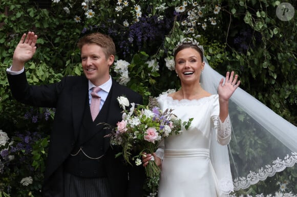 Olivia Henson et Hugh Grosvenor, le duc de Westminster, quittent la cathédrale de Chester après leur mariage, le 7 juin 2024. Peter Byrne/PA Wire/ABACAPRESS.COM