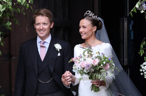 Olivia Henson et Hugh Grosvenor, le duc de Westminster, quittent la cathédrale de Chester après leur mariage, le 7 juin 2024. Peter Byrne/PA Wire/ABACAPRESS.COM