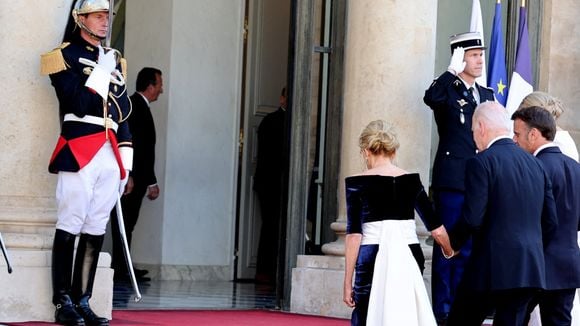 PHOTOS Brigitte Macron impressionne face à Jill Biden qui ose un look au détail imposant : Battle de looks pour les Premières Dames à l'Elysée