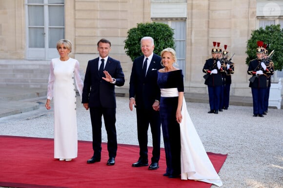 Brigitte Macron et son mari Emmanuel, Joe Biden et sa femme Jill - Dîner d'état en l'honneur du président des Etats-Unis et sa femme au palais de l'Elysée à Paris, à l'occasion de leur visite officielle en France. Le 8 juin 2024 © Jacovides-Moreau / Bestimage 