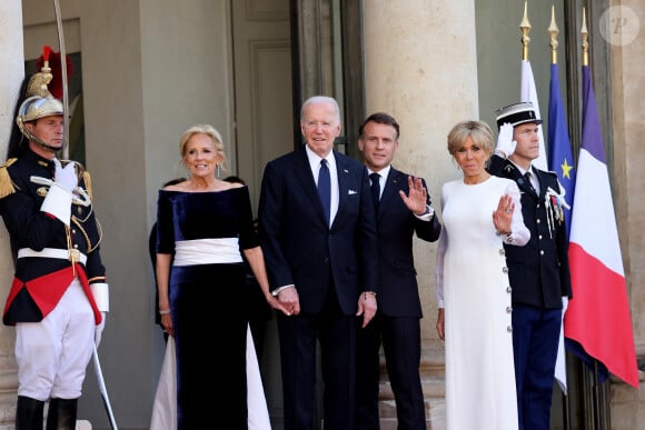 Jill Biden et son mari Joe, Emmanuel Macron et sa femme Brigitte - Dîner d'état en l'honneur du président des Etats-Unis et sa femme au palais de l'Elysée à Paris, à l'occasion de leur visite officielle en France. Le 8 juin 2024 © Jacovides-Moreau / Bestimage 