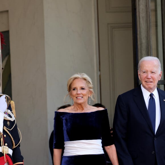 Jill Biden et son mari Joe, Emmanuel Macron et sa femme Brigitte - Dîner d'état en l'honneur du président des Etats-Unis et sa femme au palais de l'Elysée à Paris, à l'occasion de leur visite officielle en France. Le 8 juin 2024 © Jacovides-Moreau / Bestimage 