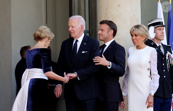 Jill Biden et son mari Joe, Emmanuel Macron et sa femme Brigitte - Dîner d'état en l'honneur du président des Etats-Unis et sa femme au palais de l'Elysée à Paris, à l'occasion de leur visite officielle en France. Le 8 juin 2024 © Jacovides-Moreau / Bestimage 