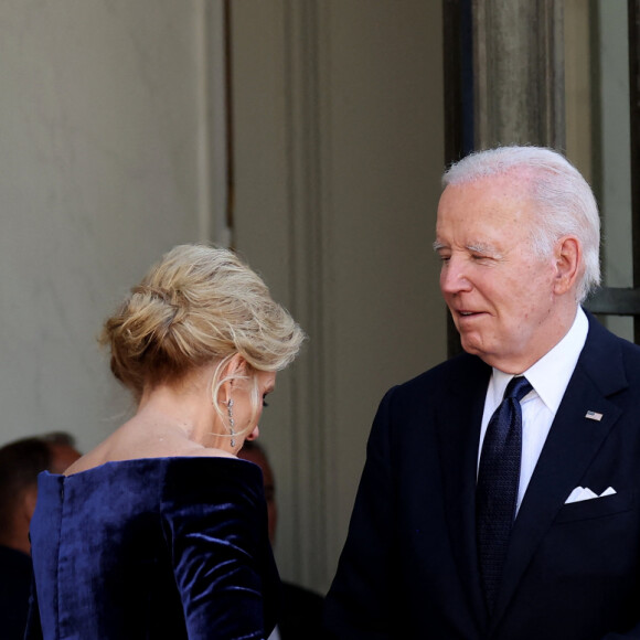 Jill Biden et son mari Joe, Emmanuel Macron et sa femme Brigitte - Dîner d'état en l'honneur du président des Etats-Unis et sa femme au palais de l'Elysée à Paris, à l'occasion de leur visite officielle en France. Le 8 juin 2024 © Jacovides-Moreau / Bestimage 