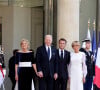 Brigitte Macron était particulièrement élégante pour la réception en l'honneur des Biden.
Jill Biden et son mari Joe, Emmanuel Macron et sa femme Brigitte - Dîner d'état en l'honneur du président des Etats-Unis et sa femme au palais de l'Elysée à Paris, à l'occasion de leur visite officielle en France © Jacovides-Moreau / Bestimage 