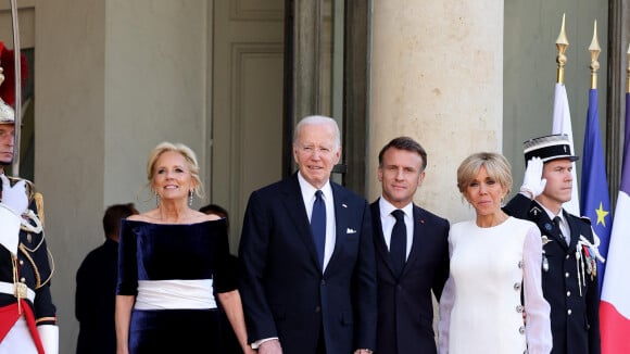PHOTOS Brigitte Macron impressionne face à Jill Biden qui ose un look au détail imposant : Battle de looks pour les Premières Dames à l'Elysée