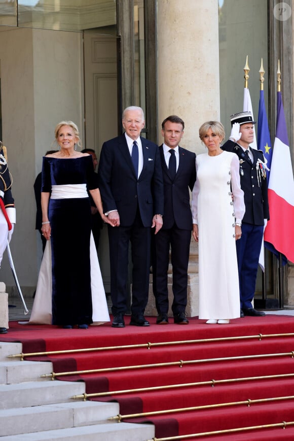 Jill Biden et son mari Joe, Emmanuel Macron et sa femme Brigitte - Dîner d'état en l'honneur du président des Etats-Unis et sa femme au palais de l'Elysée à Paris, à l'occasion de leur visite officielle en France. Le 8 juin 2024 © Jacovides-Moreau / Bestimage 