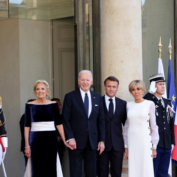 Jill Biden et son mari Joe, Emmanuel Macron et sa femme Brigitte - Dîner d'état en l'honneur du président des Etats-Unis et sa femme au palais de l'Elysée à Paris, à l'occasion de leur visite officielle en France. Le 8 juin 2024 © Jacovides-Moreau / Bestimage 