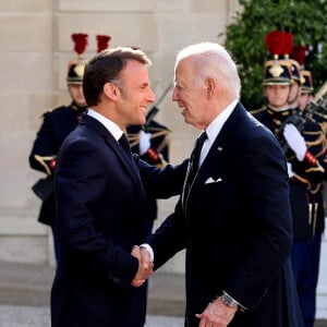 Emmanuel Macron et Joe Biden - Dîner d'état en l'honneur du président des Etats-Unis et sa femme au palais de l'Elysée à Paris, à l'occasion de leur visite officielle en France. Le 8 juin 2024 © Jacovides-Moreau / Bestimage 