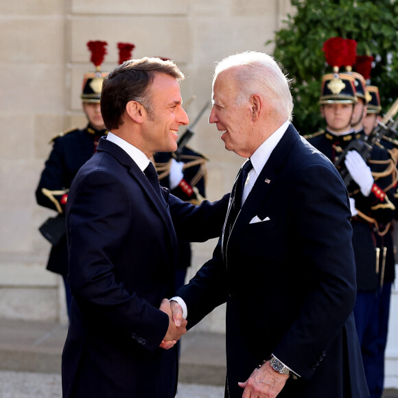 Emmanuel Macron et Joe Biden - Dîner d'état en l'honneur du président des Etats-Unis et sa femme au palais de l'Elysée à Paris, à l'occasion de leur visite officielle en France. Le 8 juin 2024 © Jacovides-Moreau / Bestimage 