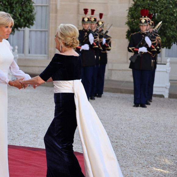 Brigitte Macron et Jill Biden - Dîner d'état en l'honneur du président des Etats-Unis et sa femme au palais de l'Elysée à Paris, à l'occasion de leur visite officielle en France. Le 8 juin 2024 © Jacovides-Moreau / Bestimage 