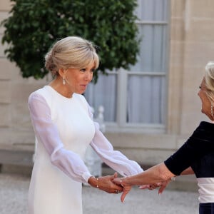 Les deux premières dames étaient, comme toujours, plutôt complices. 
Brigitte Macron et Jill Biden - Dîner d'état en l'honneur du président des Etats-Unis et sa femme au palais de l'Elysée à Paris, à l'occasion de leur visite officielle en France. Le 8 juin 2024 © Jacovides-Moreau / Bestimage 