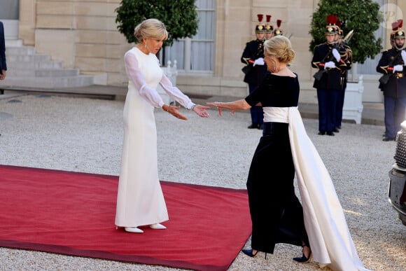 Brigitte Macron et Jill Biden - Dîner d'état en l'honneur du président des Etats-Unis et sa femme au palais de l'Elysée à Paris, à l'occasion de leur visite officielle en France. Le 8 juin 2024 © Jacovides-Moreau / Bestimage 