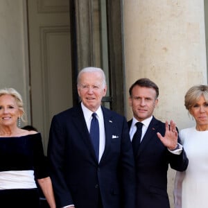 Jill Biden et son mari Joe, Emmanuel Macron et sa femme Brigitte - Dîner d'état en l'honneur du président des Etats-Unis et sa femme au palais de l'Elysée à Paris, à l'occasion de leur visite officielle en France. Le 8 juin 2024 © Jacovides-Moreau / Bestimage 