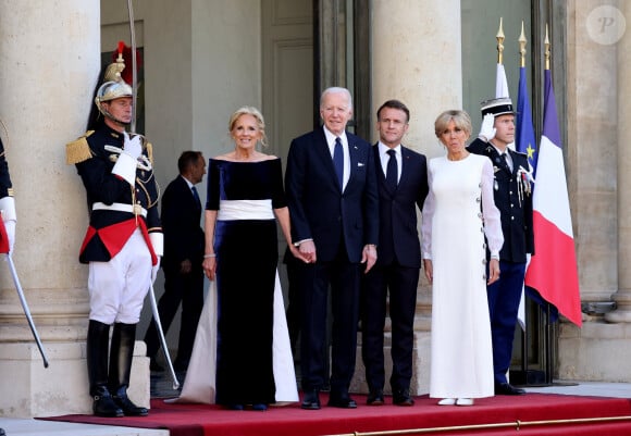 Jill Biden et son mari Joe, Emmanuel Macron et sa femme Brigitte - Dîner d'état en l'honneur du président des Etats-Unis et sa femme au palais de l'Elysée à Paris, à l'occasion de leur visite officielle en France. Le 8 juin 2024 © Jacovides-Moreau / Bestimage 