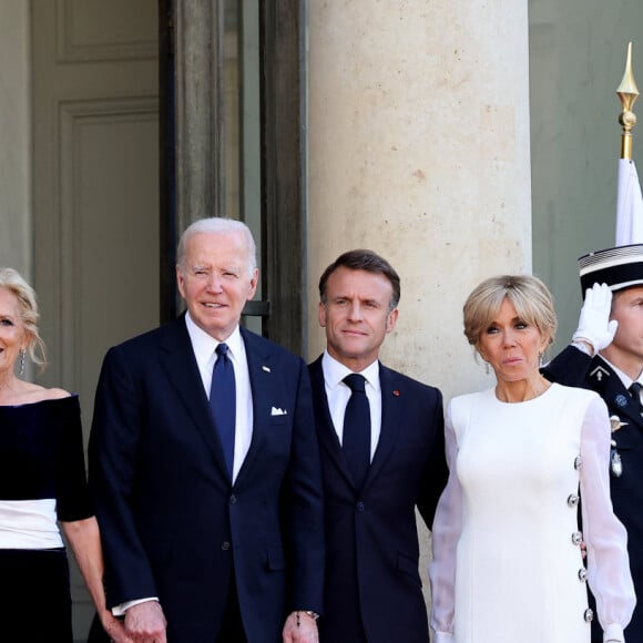 Jill Biden et son mari Joe, Emmanuel Macron et sa femme Brigitte - Dîner d'état en l'honneur du président des Etats-Unis et sa femme au palais de l'Elysée à Paris, à l'occasion de leur visite officielle en France. Le 8 juin 2024 © Jacovides-Moreau / Bestimage 