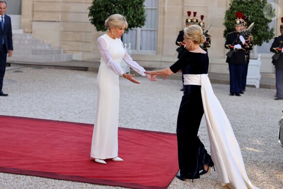 Brigitte Macron et Jill Biden - Dîner d'état en l'honneur du président des Etats-Unis et sa femme au palais de l'Elysée à Paris, à l'occasion de leur visite officielle en France. Le 8 juin 2024 © Jacovides-Moreau / Bestimage 