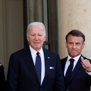 Et ils ont passé une soirée pleine de chic ! 
Jill Biden et son mari Joe, Emmanuel Macron et sa femme Brigitte - Dîner d'état en l'honneur du président des Etats-Unis et sa femme au palais de l'Elysée à Paris, à l'occasion de leur visite officielle en France. Le 8 juin 2024 © Jacovides-Moreau / Bestimage 